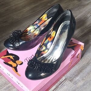 Torta Caliente black Emmy patent heels  Sz 9